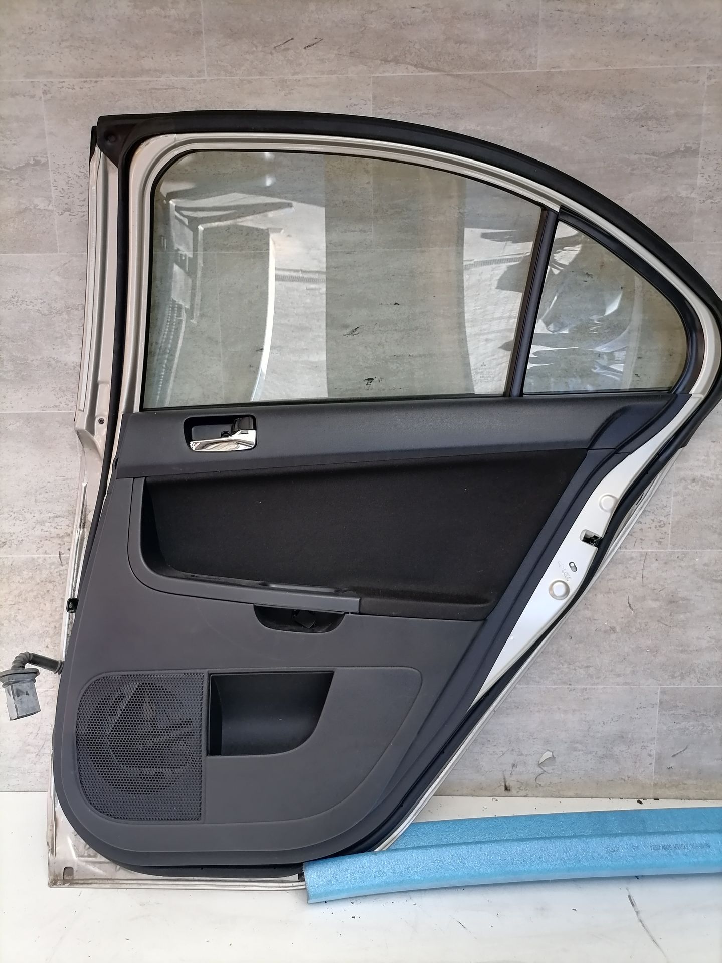 Mitsubishi Lancer 8 Rohtür hinten rechts S18-Platinum Beige Limousine BJ07-17 Mitsubishi Lancer 8 Rohtür hinten rechts S18-Platinum Beige Limousine BJ07-17